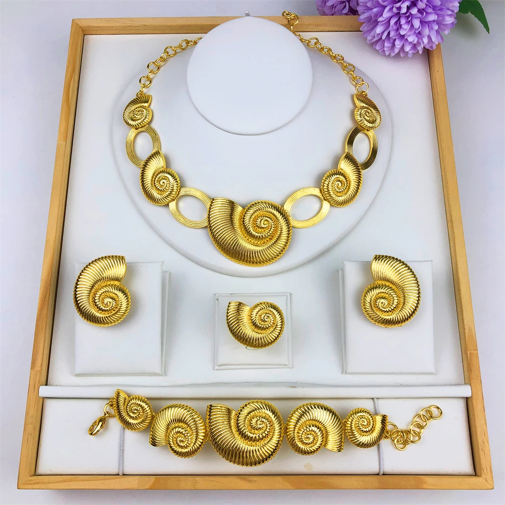 TITI Dubai 18-каратный позолоченный комплект ювелирных изделий для женщин, классический дизайн, ожерелье, серьги, браслет и кольцо, комплект из 4 предметов, трендовые ювелирные изделия
TITI Dubai 18-каратный позолоченный комплект ювелирных изделий для женщин, классический дизайн, ожерелье, серьги, браслет и кольцо, комплект из 4 предметов, трендовые ювелирные изделия