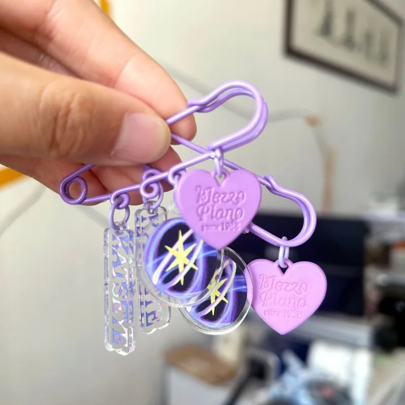 Hot Global Pop KATSEYE Series Exquisite Purple Brooch Pop Star Creativity Printing Backpack Acrylic Brooch Fans Goods
Hot Global Pop KATSEYE Series Exquisite Purple Brooch Pop Star Creativity Printing Backpack Acrylic Brooch Fans Goods