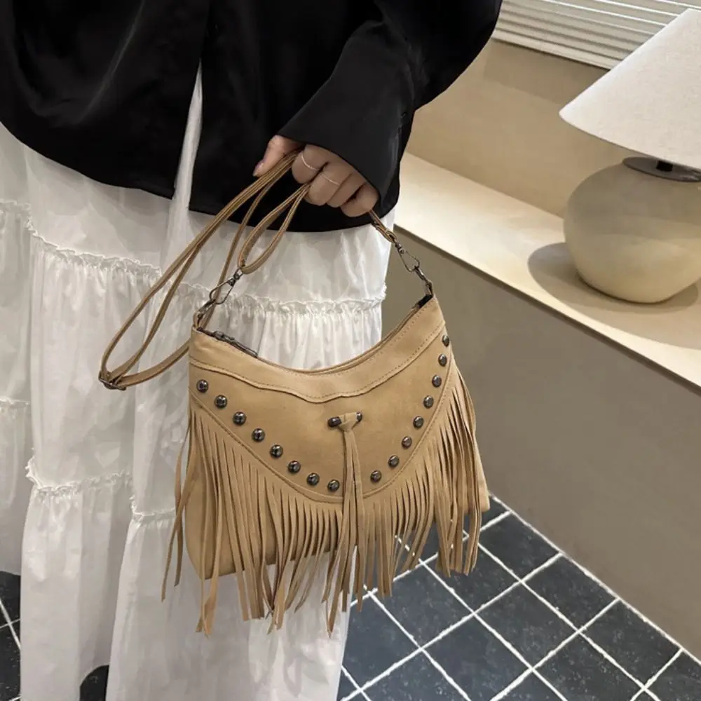 Cute Korean Tassel Shoulder Bag Rivet Bohemian Style Suede Crossbody Bag PU Leather Vintage Ethnic Style Handbag Women
Cute Korean Tassel Shoulder Bag Rivet Bohemian Style Suede Crossbody Bag PU Leather Vintage Ethnic Style Handbag Women