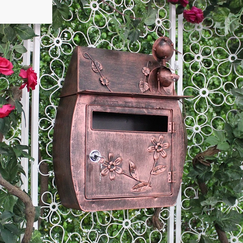 Wrought iron mailbox Metal wall hanging mailbox Vintage handmade creative mailbox Home gardening crafts
Wrought iron mailbox Metal wall hanging mailbox Vintage handmade creative mailbox Home gardening crafts
