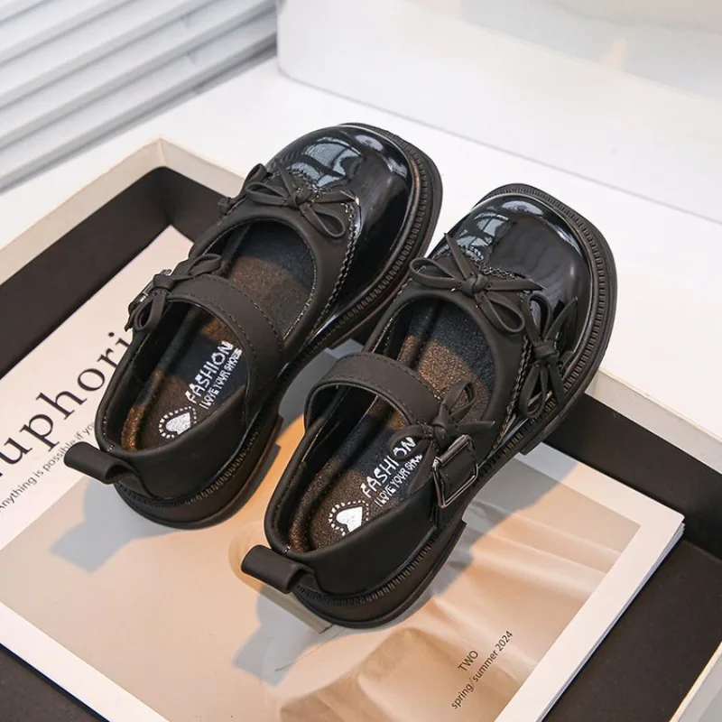 Новые детские туфли Мэри Джейн, повседневные лоскутные универсальные модные кожаные туфли принцессы для девочек, милые детские нескользящие туфли на плоской подошве с бантом
Новые детские туфли Мэри Джейн, повседневные лоскутные универсальные модные кожаные туфли принцессы для девочек, милые детские нескользящие туфли на плоской подошве с бантом