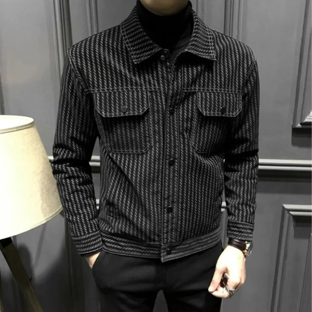  Универсальная мужская куртка с узором «гусиные лапки», осенне-зимняя облегающая верхняя одежда со съемным капюшоном, полосатые карманы, повседневная официальная одежда
Универсальная мужская куртка с узором «гусиные лапки», осенне-зимняя облегающая верхняя одежда со съемным капюшоном, полосатые карманы, повседневная официальная одежда 