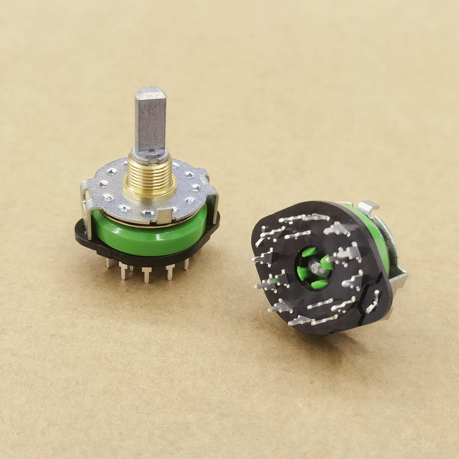 Original New 100% Rotary Switch SRRM1C7800 Band Switch 4-Knife 12-Files 360-Degrees Full Rotating Shaft Length 20MM
Original New 100% Rotary Switch SRRM1C7800 Band Switch 4-Knife 12-Files 360-Degrees Full Rotating Shaft Length 20MM