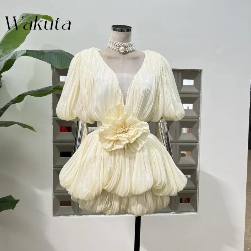 WAKUTA Fashion 3D Flower Design Folded Fabric V-neck Mini Gown Holiday Short Sleeve Robe Female Party Vestidos De Tricô Femenino
WAKUTA Fashion 3D Flower Design Folded Fabric V-neck Mini Gown Holiday Short Sleeve Robe Female Party Vestidos De Tricô Femenino