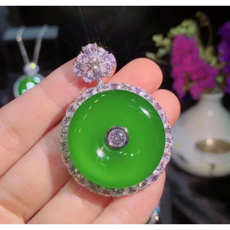 Silver-Plated Inlaid Chalcedony Safety Pendant Green Agate Jade Necklace Pendants
Silver-Plated Inlaid Chalcedony Safety Pendant Green Agate Jade Necklace Pendants