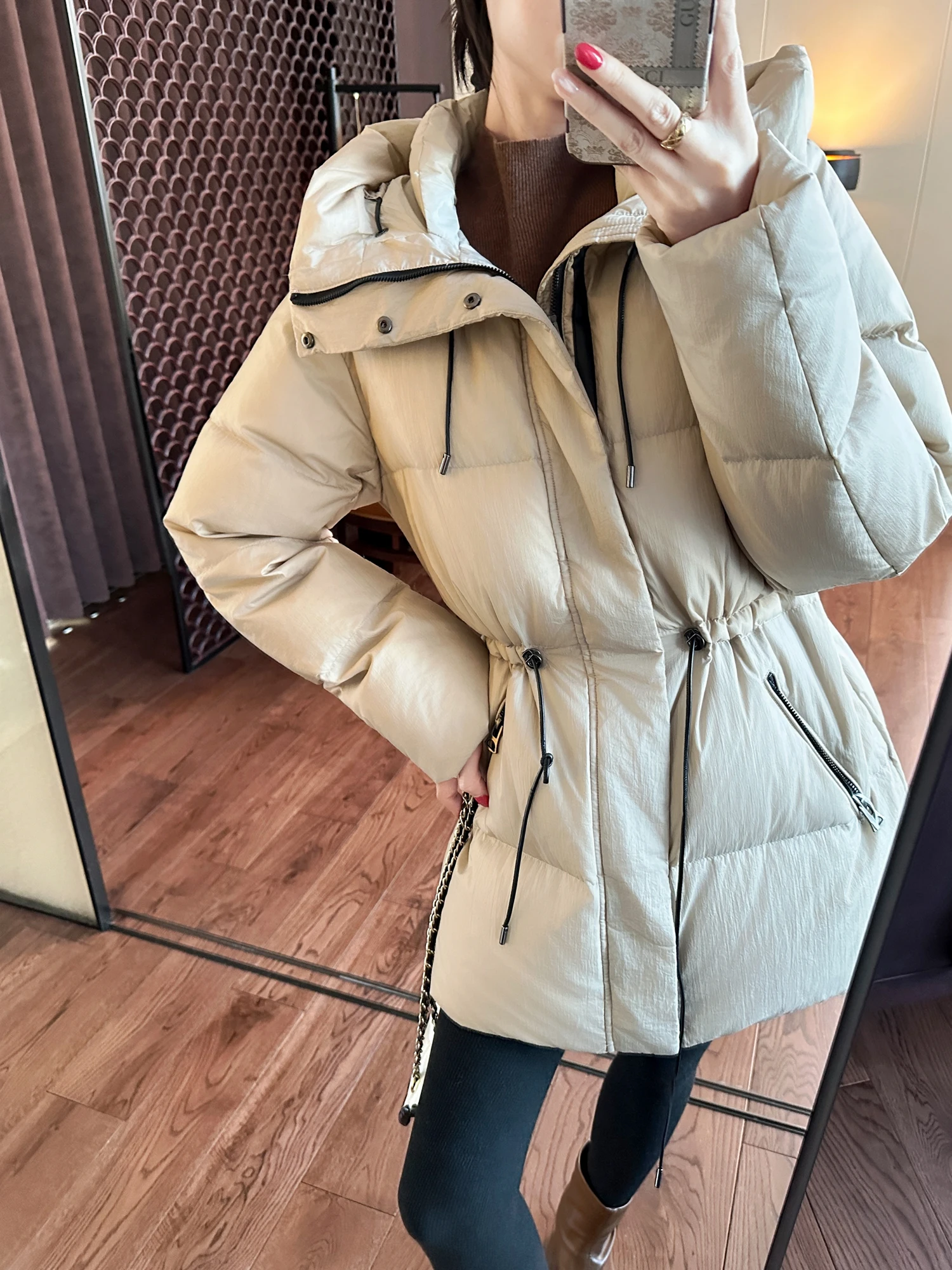 Warm Creamy Apricot down Jacket Gentle Atmosphere Commute Lady Style Casual Loose Fit Long Sleeve High Waist Zipper Closure
Warm Creamy Apricot down Jacket Gentle Atmosphere Commute Lady Style Casual Loose Fit Long Sleeve High Waist Zipper Closure
