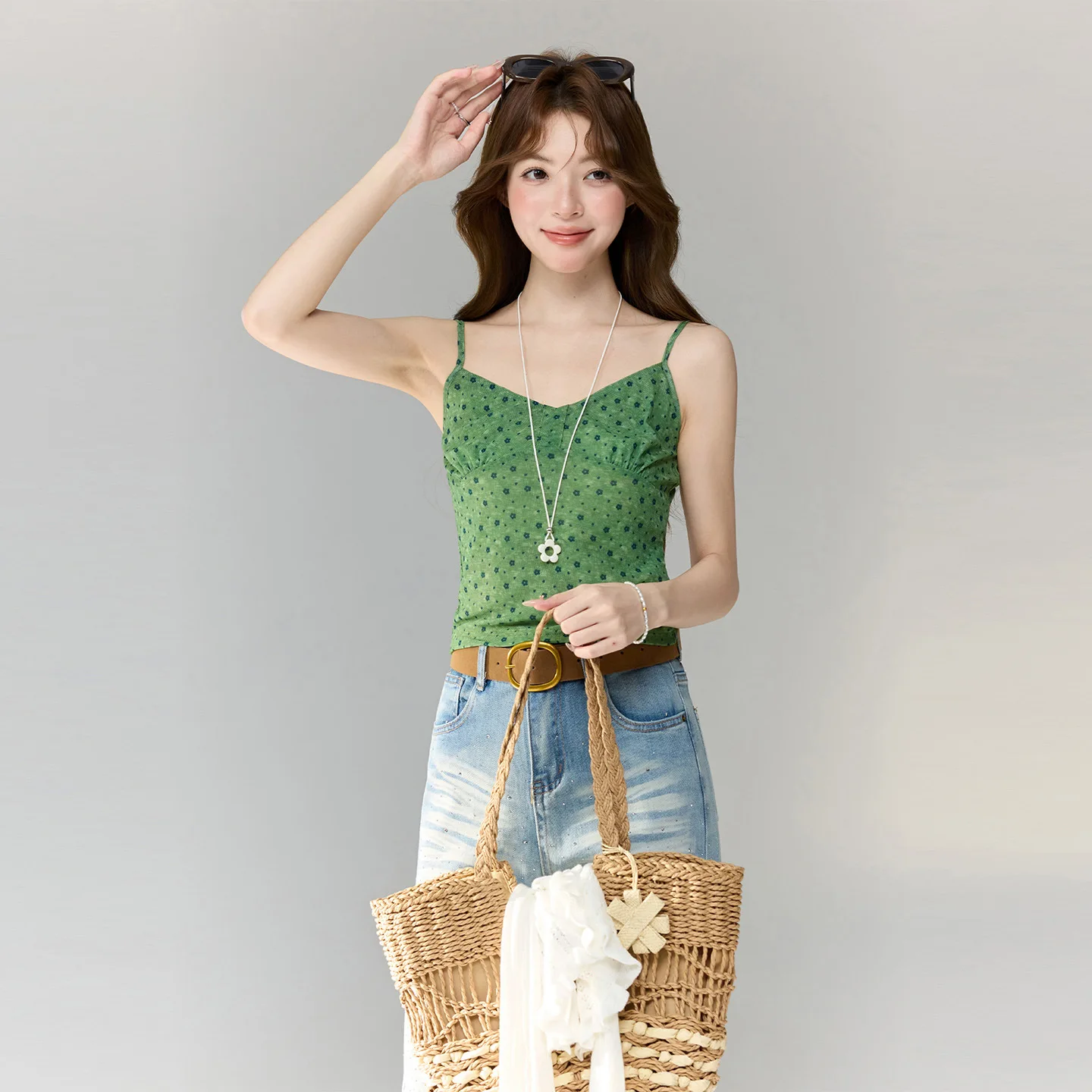Floral Sexy V-neck Sling Vest for Women's 2026 Summer Spice Girl with Slim-fitting Short Top
Floral Sexy V-neck Sling Vest for Women's 2026 Summer Spice Girl with Slim-fitting Short Top