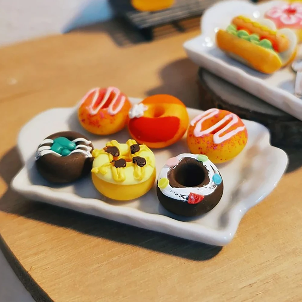 1Pcs 1/12 Dollhouse Miniature Doughnut Cake Set with Plate Mini Bread Dessert Model for Doll House Accessories Decoration bjd
1Pcs 1/12 Dollhouse Miniature Doughnut Cake Set with Plate Mini Bread Dessert Model for Doll House Accessories Decoration bjd