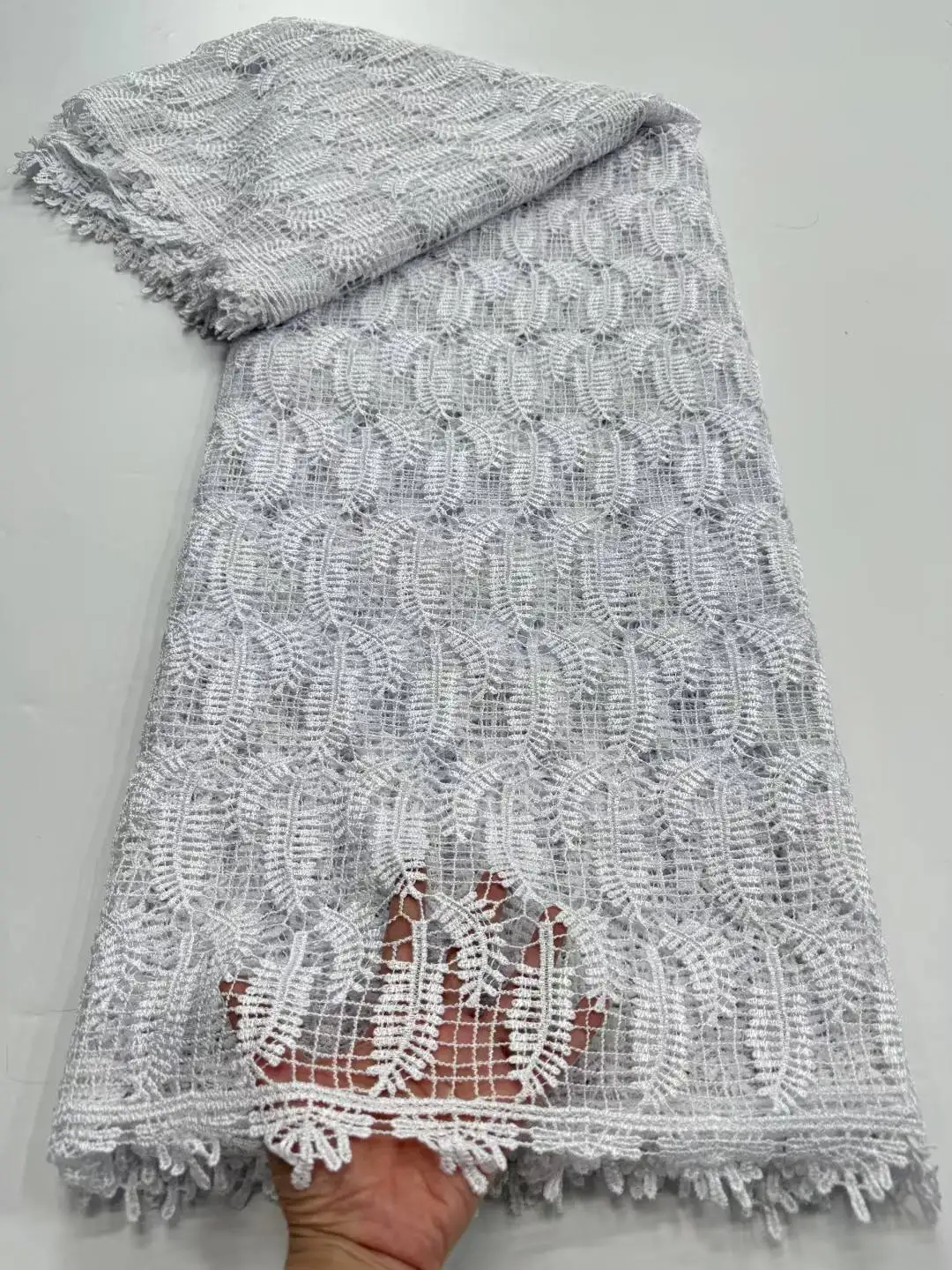 Luxury African Guipure Lace Fabric 2025 High Quality Nigerian Knitted Cord Lace Fabric Water Soluble Bride Wedding Dress
Luxury African Guipure Lace Fabric 2025 High Quality Nigerian Knitted Cord Lace Fabric Water Soluble Bride Wedding Dress