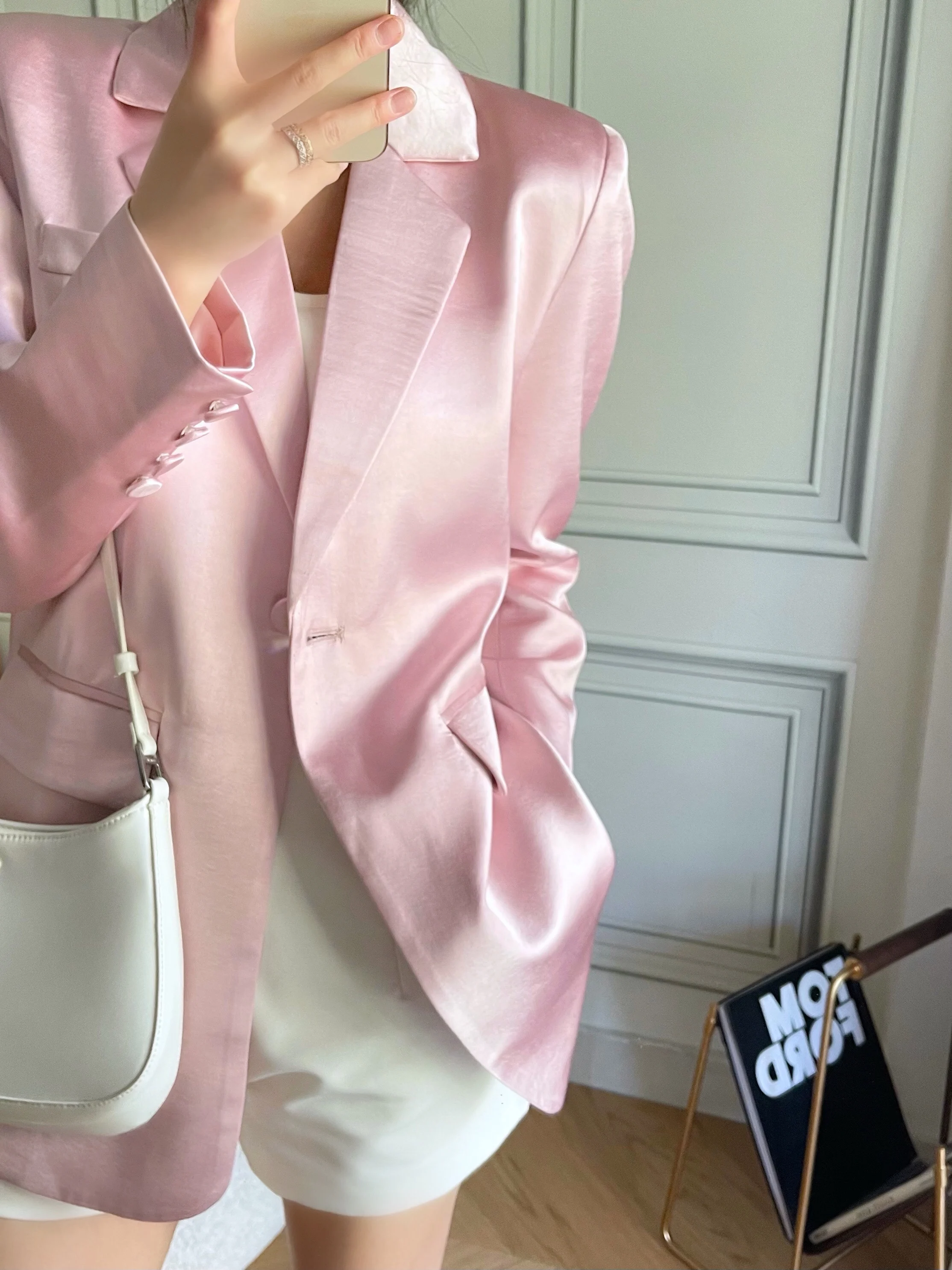 Pink Acetate Satin Slim Fit Single Button Coat Women's Spring Autumn Commute Style Long Sleeve Regular Length Fashion Outerwear
Pink Acetate Satin Slim Fit Single Button Coat Women's Spring Autumn Commute Style Long Sleeve Regular Length Fashion Outerwear