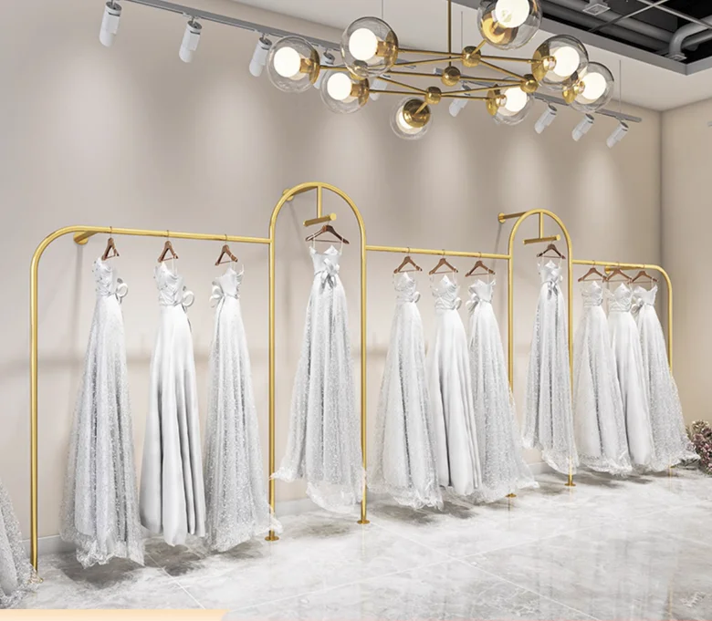 High end wedding dress rack wall hanging floor style cheongsam dress rack display rack in Clothes shop
High end wedding dress rack wall hanging floor style cheongsam dress rack display rack in Clothes shop