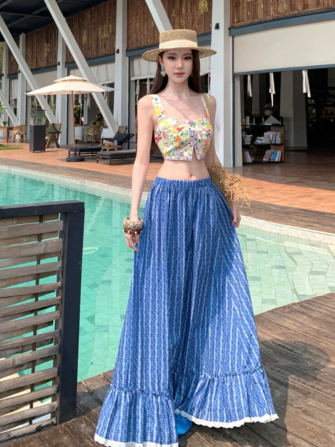 Beach Vacation Style Floral Print Halter Skirt Two-Piece Set Summer 2026 Comfortable Short Sleeveless High Waist Gown
Beach Vacation Style Floral Print Halter Skirt Two-Piece Set Summer 2026 Comfortable Short Sleeveless High Waist Gown