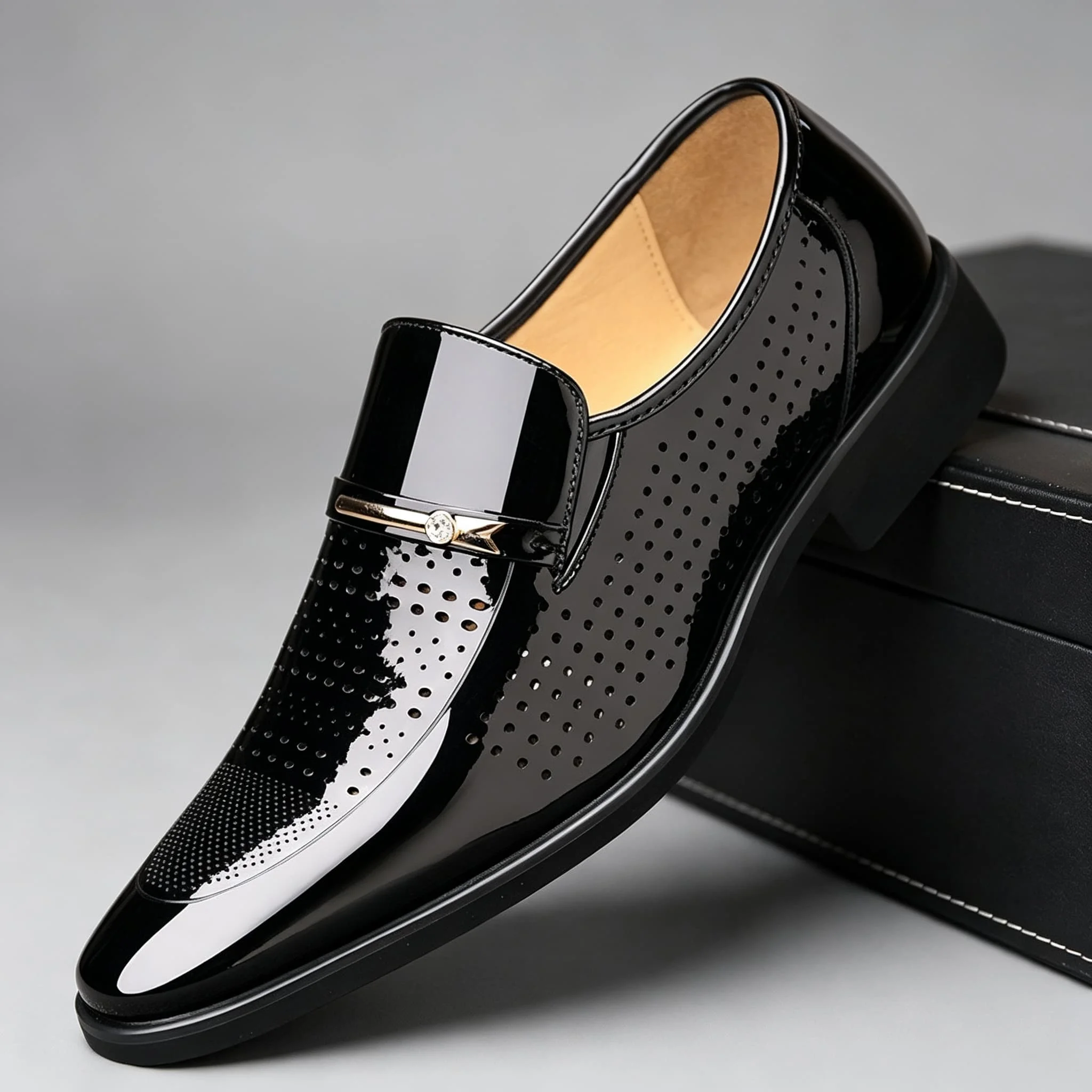 Men's Patent Leather Shoes Trendy Business British Pointed Toe Slip On Loafers Hollow Out Breathable Casual Luxury Mens Shoes
Men's Patent Leather Shoes Trendy Business British Pointed Toe Slip On Loafers Hollow Out Breathable Casual Luxury Mens Shoes