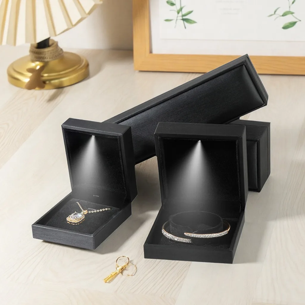 LED Light Jewelry Box Women Necklace Pendant Bracelet Jewelry Display Box Wedding Ring Packaging Case Gifts Storage Box
LED Light Jewelry Box Women Necklace Pendant Bracelet Jewelry Display Box Wedding Ring Packaging Case Gifts Storage Box