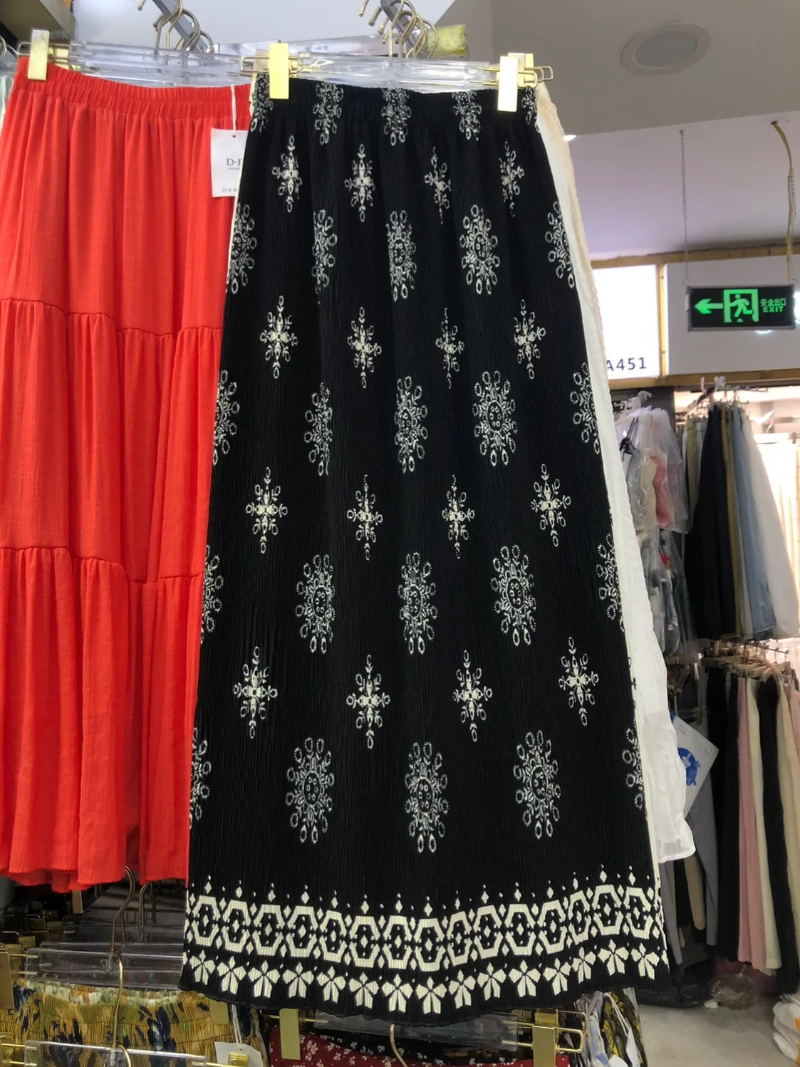 Bohemian Floral Pleated Half Skirt Women's Slimming Holiday Abstract Print Split Straight Long Skirt Vintage High Waist Long ...
Bohemian Floral Pleated Half Skirt Women's Slimming Holiday Abstract Print Split Straight Long Skirt Vintage High Waist Long ...