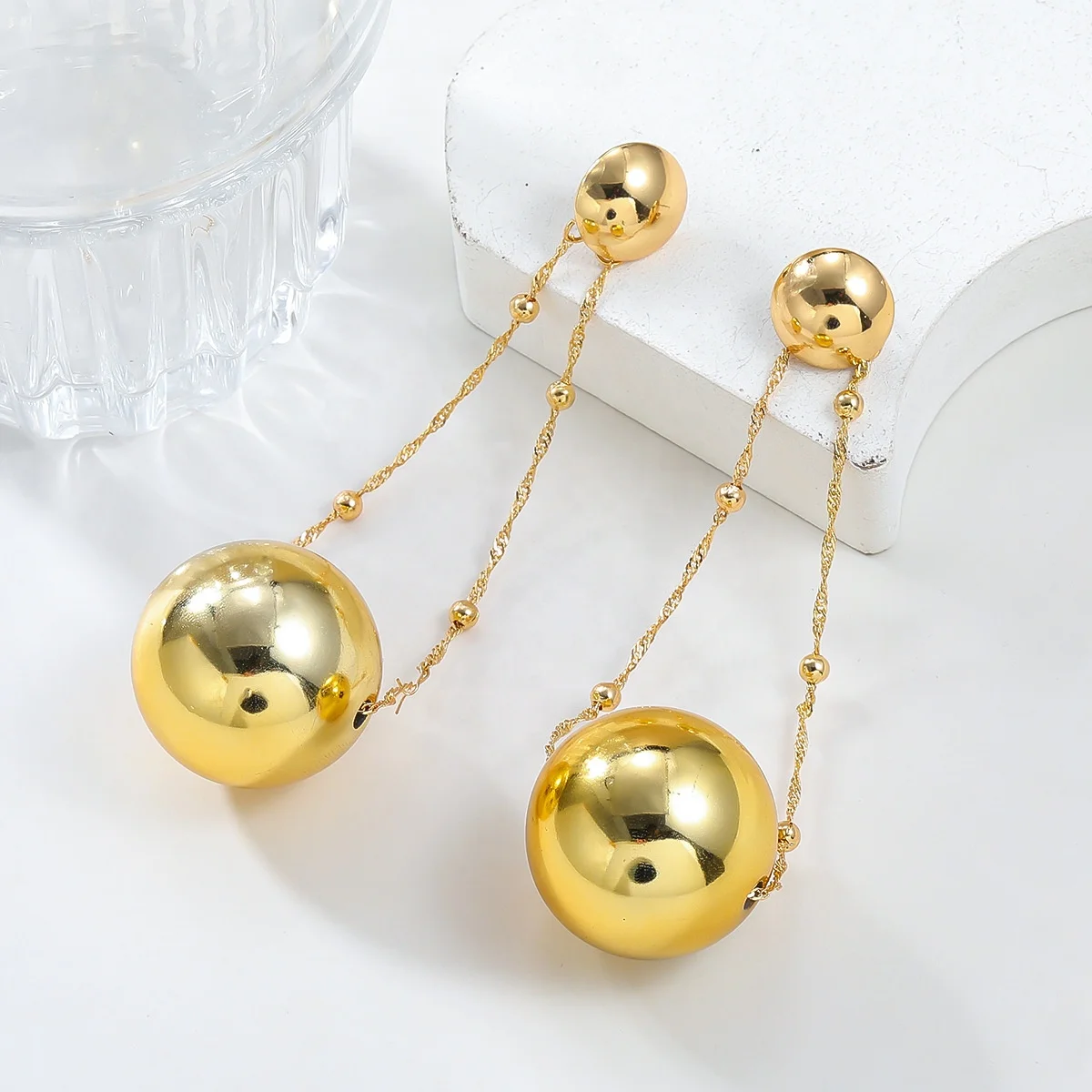 Classic Gold Small Bead Stud Earrings Metal Large Round Ball Tassel Stud Earrings for Women Anniversary Party Jewelry Gift
Classic Gold Small Bead Stud Earrings Metal Large Round Ball Tassel Stud Earrings for Women Anniversary Party Jewelry Gift
