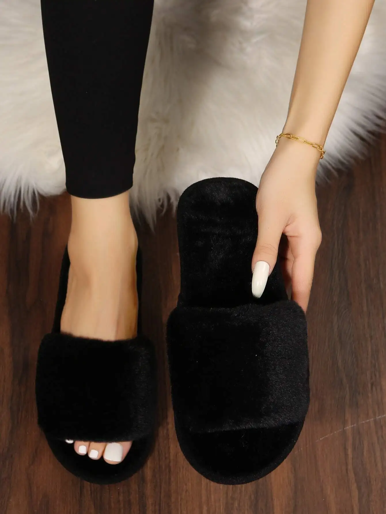 Fall/Winter Women's Fashionable Home Slippers Simple & Fluffy Bedroom Slippers
Fall/Winter Women's Fashionable Home Slippers Simple & Fluffy Bedroom Slippers