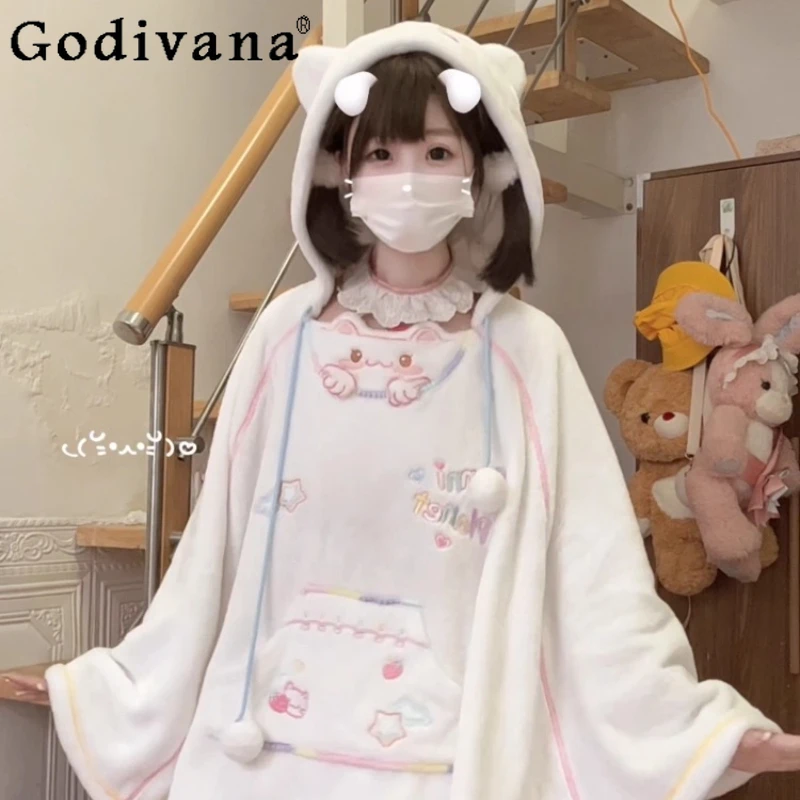 Оригинальные японские мягкие милые кавайные плюшевые теплые мягкие домашние накидки-шали для девочек, осенне-зимние новые женские свободные пончо с капюшоном
Оригинальные японские мягкие милые кавайные плюшевые теплые мягкие домашние накидки-шали для девочек, осенне-зимние новые женские свободные пончо с капюшоном