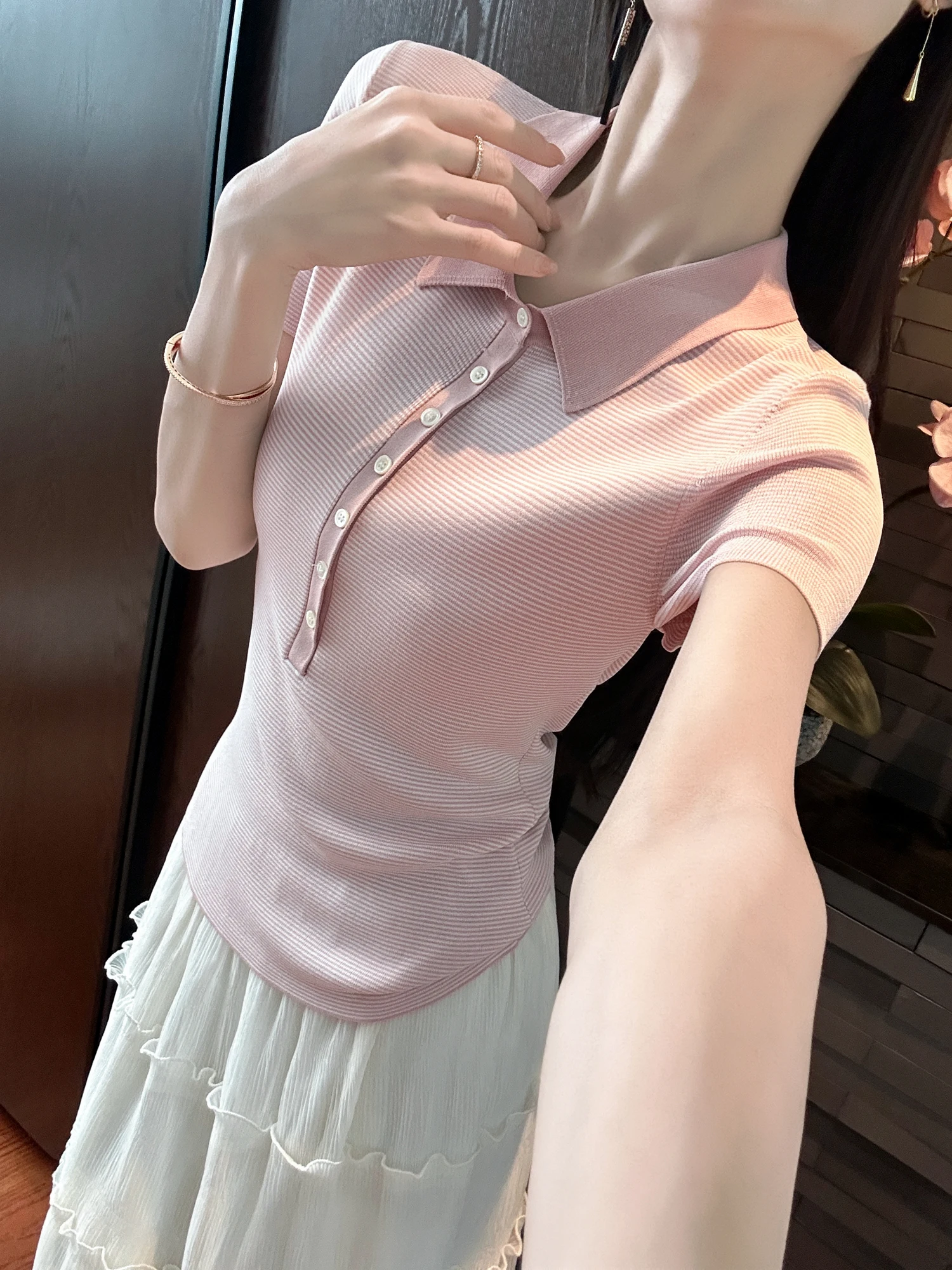 Soft Skin-Friendly Knitted Neck Short Sleeve T-Shirt Pink Stripes Commute Style Korean Version Slim Fit Summer Wear
Soft Skin-Friendly Knitted Neck Short Sleeve T-Shirt Pink Stripes Commute Style Korean Version Slim Fit Summer Wear