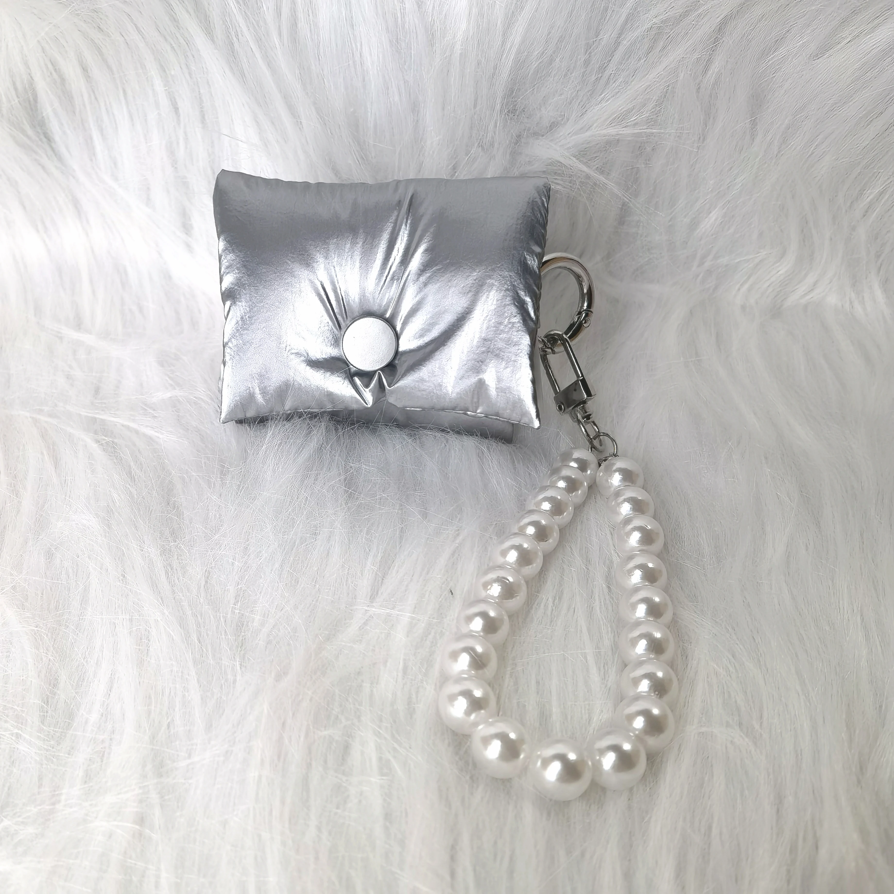 Cute Down Cotton AirPods Case with White Pearl Bracelet for AirPods 3/4/Pro, Soft Fluffy Puffer Bag for Earbuds, Fashion Travel
Cute Down Cotton AirPods Case with White Pearl Bracelet for AirPods 3/4/Pro, Soft Fluffy Puffer Bag for Earbuds, Fashion Travel
