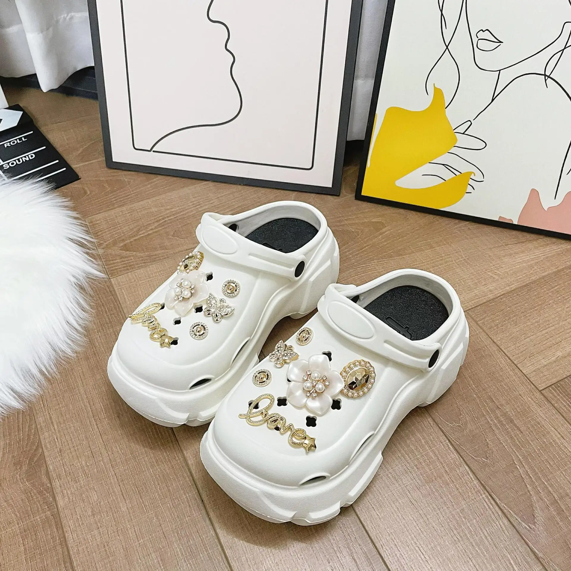 New Women's Slippers 2025 Summer High Heeled Thick Bottom Soft Sandals Outdoor Beach Slippers Cute Cave Garden Shoes
New Women's Slippers 2025 Summer High Heeled Thick Bottom Soft Sandals Outdoor Beach Slippers Cute Cave Garden Shoes