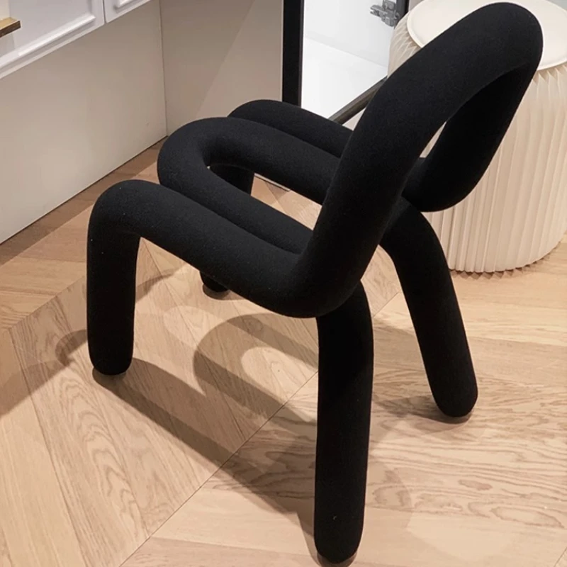 Girls master bedroom makeup stool light luxury high-end dresser designer black cloakroom special-shaped chair
Girls master bedroom makeup stool light luxury high-end dresser designer black cloakroom special-shaped chair