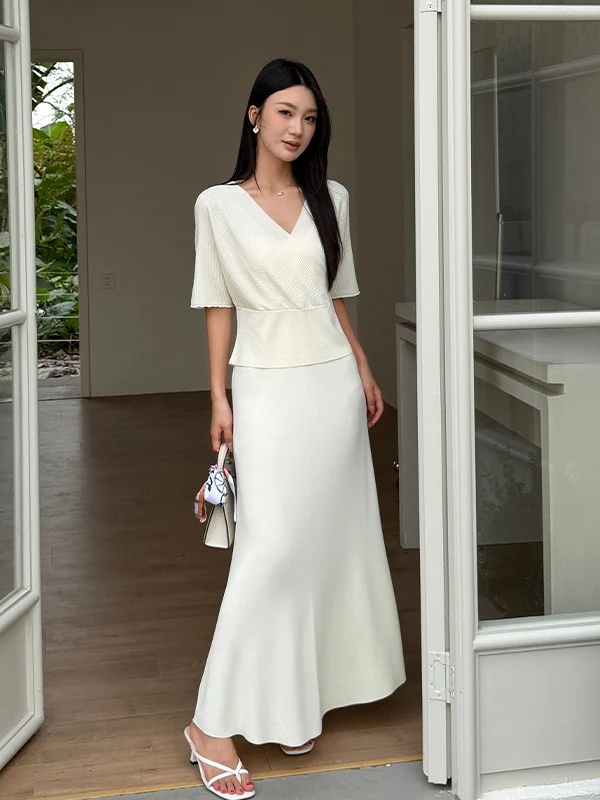 High Waist Knitted V-Neck Top And Skirt Two-Piece Set Chic Summer Fashion Women's Clothing Anti-Wrinkle Short Sleeve
High Waist Knitted V-Neck Top And Skirt Two-Piece Set Chic Summer Fashion Women's Clothing Anti-Wrinkle Short Sleeve