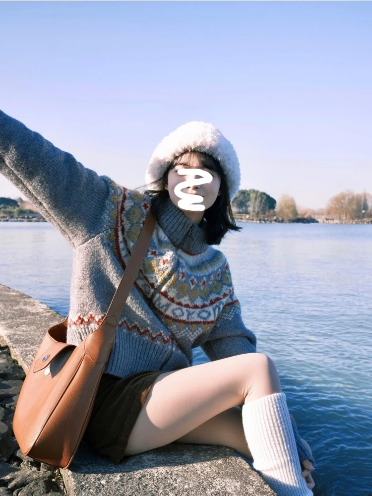 Свободный вязаный свитер-кардиган с высоким воротником для женщин: осенне-зимний, в стиле Lazy Chic, модный дизайн, повседневный корейский стиль, теплая верхняя одежда
Свободный вязаный свитер-кардиган с высоким воротником для женщин: осенне-зимний, в стиле Lazy Chic, модный дизайн, повседневный корейский стиль, теплая верхняя одежда