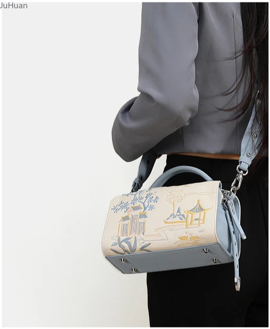 2025 Summer New Women's Bags China Wind Antique Rain Jiangnan Embroidery Boston Bags Fashion Versatile Portable Messenger Bag
2025 Summer New Women's Bags China Wind Antique Rain Jiangnan Embroidery Boston Bags Fashion Versatile Portable Messenger Bag