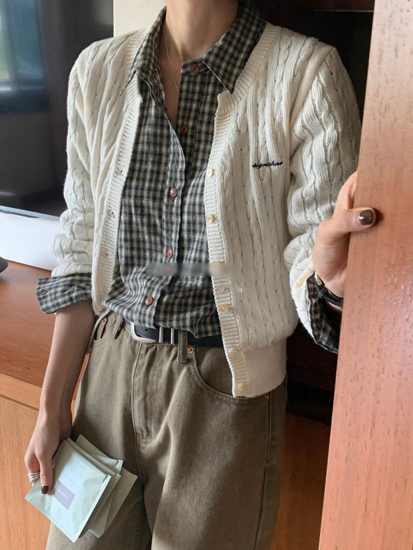 Loose Plaid Long Sve irt Women's Vintage Dongdaemun Sle Autumn Early 2025 Faion Breathable Comfortable Fem irt
Loose Plaid Long Sve irt Women's Vintage Dongdaemun Sle Autumn Early 2025 Faion Breathable Comfortable Fem irt