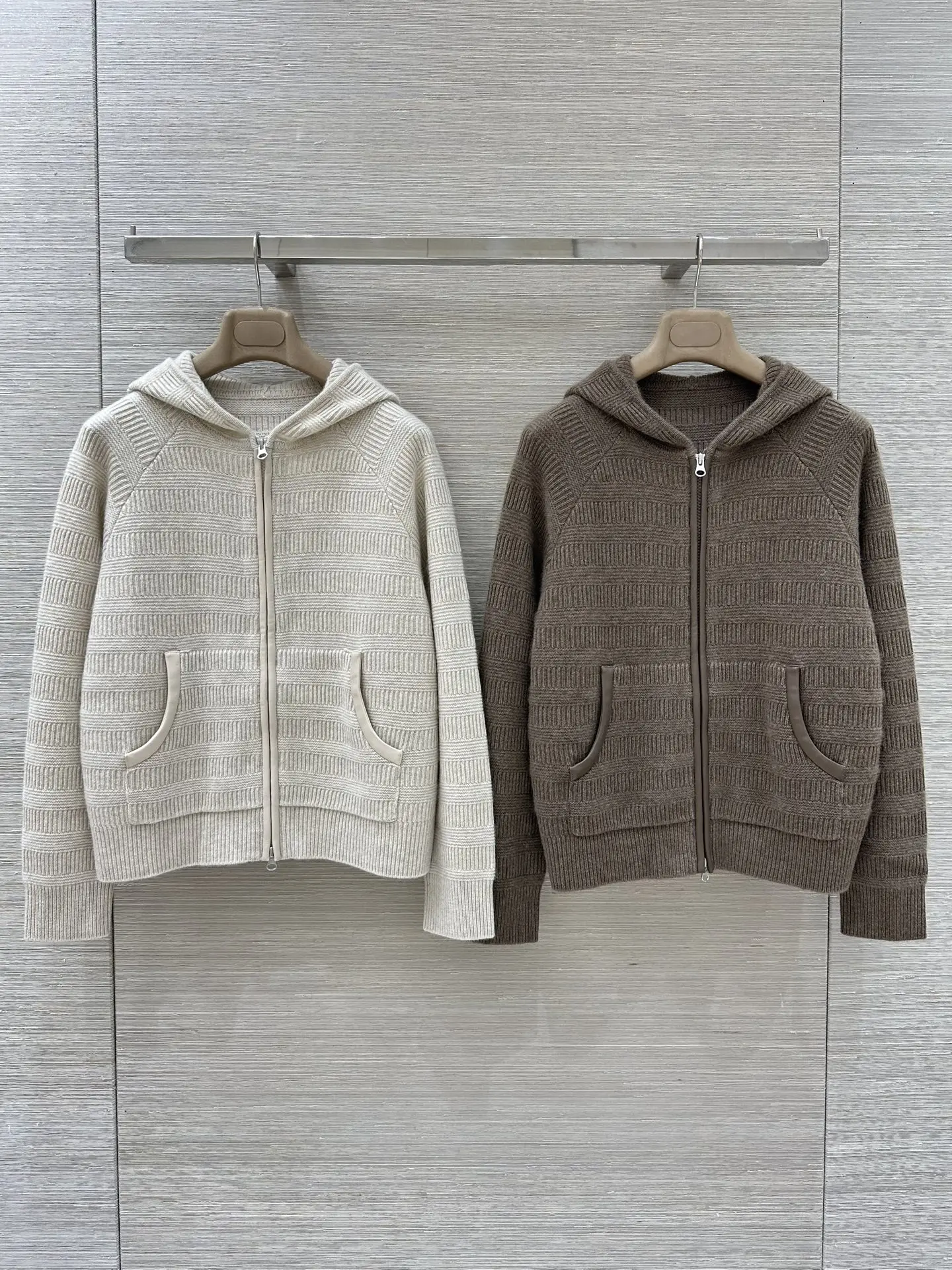 Women Leather Spliced Hooded Sweater Autumn Winter Long Sleeve Fashion Cashmere Knitted Cardigan
Women Leather Spliced Hooded Sweater Autumn Winter Long Sleeve Fashion Cashmere Knitted Cardigan