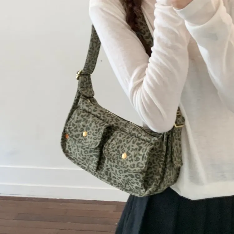 Retro Fashion Woven Women Handbag Casual Shoulder Bag Stylish Crossbody Purse for Ladies Daily Outfit Matching
Retro Fashion Woven Women Handbag Casual Shoulder Bag Stylish Crossbody Purse for Ladies Daily Outfit Matching