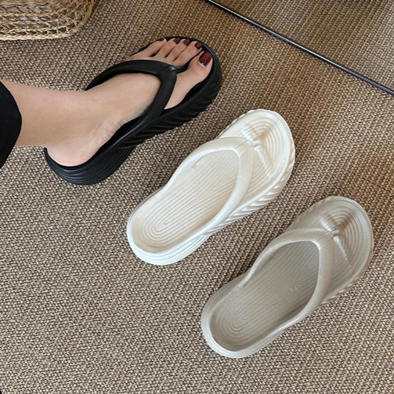 Women's Fish Mouth Comfortable Solid Color Wedge Heel Slippers Summer New Women Fashionable Beach Casual Anti Slip Flip-flops
Women's Fish Mouth Comfortable Solid Color Wedge Heel Slippers Summer New Women Fashionable Beach Casual Anti Slip Flip-flops