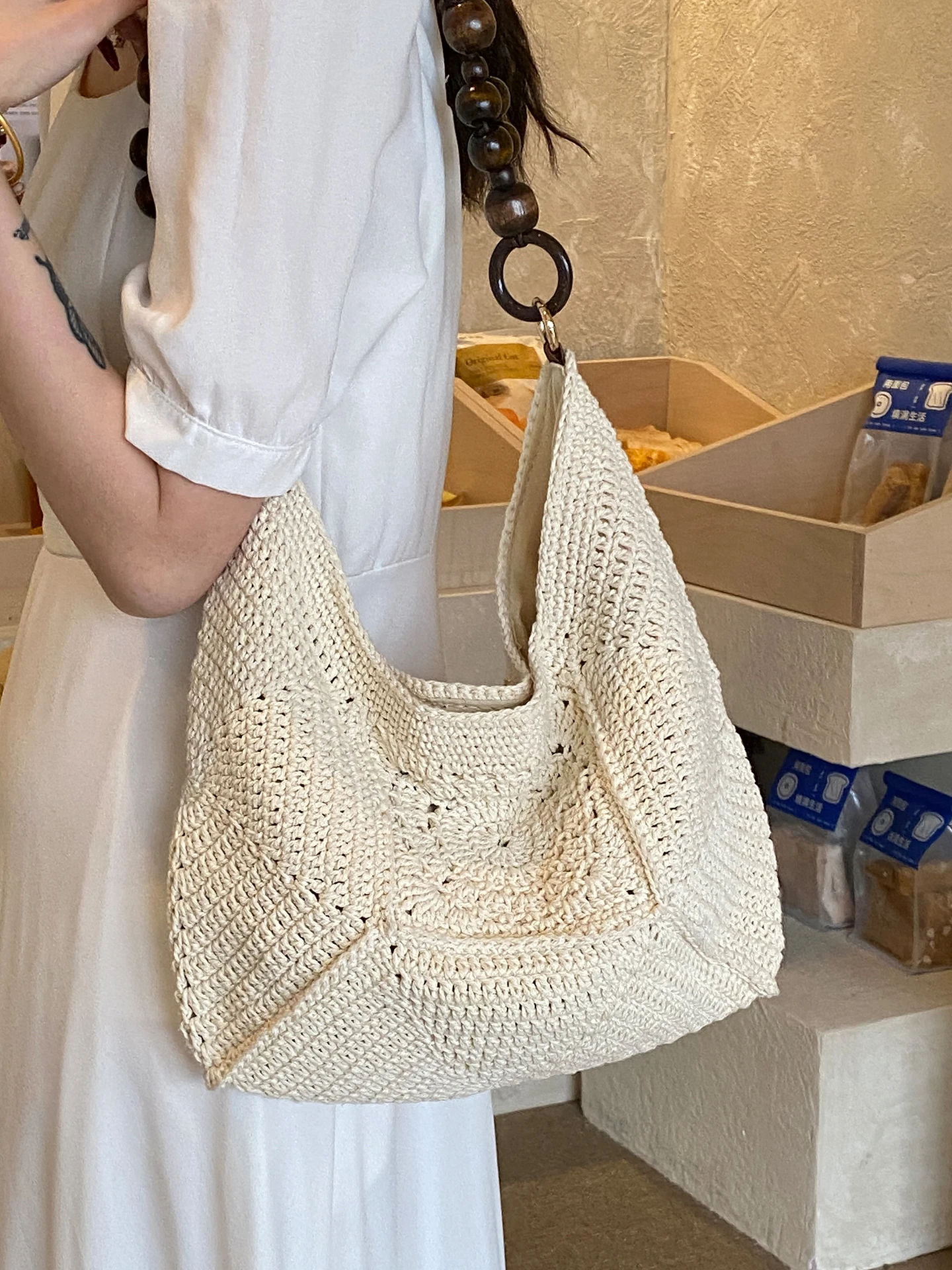 Handcrafted Hollow out Large Capacity Shoulder Bag Women's Tote Bag Commuter Casual Style Spring Summer New Arrival
Handcrafted Hollow out Large Capacity Shoulder Bag Women's Tote Bag Commuter Casual Style Spring Summer New Arrival