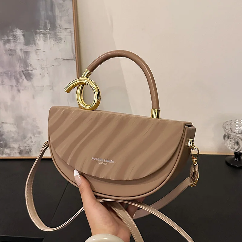 Light Luxury Elegant Saddle Bag Fashion Brand Design Shoulder Bag Europe America Retro Messenger Bag New Personalized Handle
Light Luxury Elegant Saddle Bag Fashion Brand Design Shoulder Bag Europe America Retro Messenger Bag New Personalized Handle