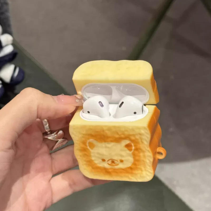 Rilakkuma мультфильм тост хлеб Apple беспроводной Bluetooth Airpodspro/2 Airpods 1/2/3 силиконовый защитный чехол для наушников от падения
Rilakkuma мультфильм тост хлеб Apple беспроводной Bluetooth Airpodspro/2 Airpods 1/2/3 силиконовый защитный чехол для наушников от падения