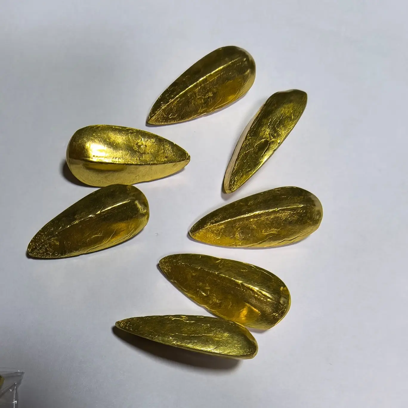 Antique brass gilt miscellaneous melon seeds solid ornament
Antique brass gilt miscellaneous melon seeds solid ornament