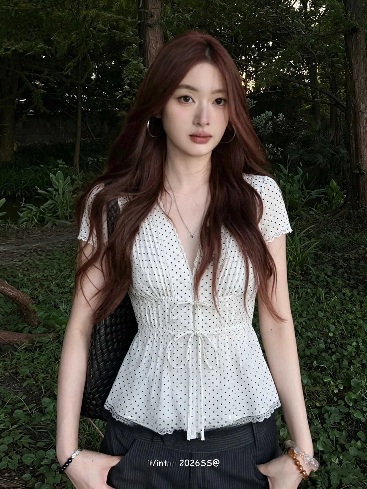 Korean Style Polka Dot Short Sleeve Women's Shirt V Neck Lace Loose Slimming Breathable Top Knot Waist Design
Korean Style Polka Dot Short Sleeve Women's Shirt V Neck Lace Loose Slimming Breathable Top Knot Waist Design