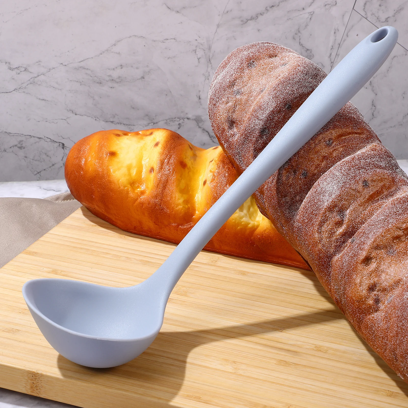 1pcs Premium Silicone Soup Ladle Spoon Long Handle Large Capacity Easy Clean Kitchen Dining Flatware For Home Restaurant Use
1pcs Premium Silicone Soup Ladle Spoon Long Handle Large Capacity Easy Clean Kitchen Dining Flatware For Home Restaurant Use