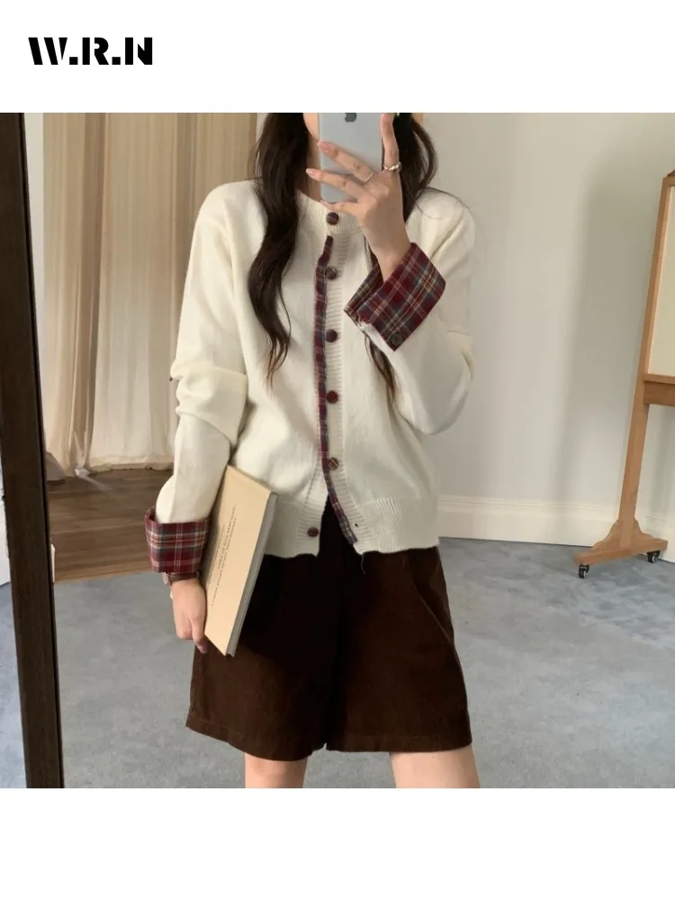 2025 зимние винтажные однобортные джемперы, женские вязаные клетчатые модные свитера, повседневные свободные кардиганы с длинными рукавами и круглым вырезом
2025 зимние винтажные однобортные джемперы, женские вязаные клетчатые модные свитера, повседневные свободные кардиганы с длинными рукавами и круглым вырезом