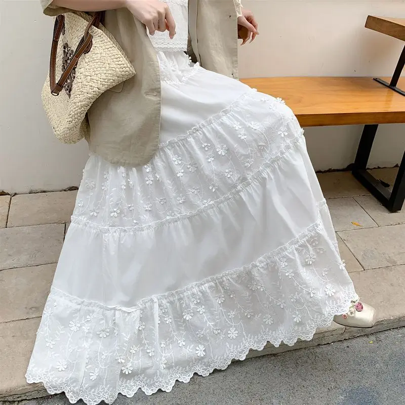 Gentle and Sweet Fashion Flower Embroidery Big Swing A-line Skirt White Skirt Design Sense High Waist Long Women's Skirt
Gentle and Sweet Fashion Flower Embroidery Big Swing A-line Skirt White Skirt Design Sense High Waist Long Women's Skirt