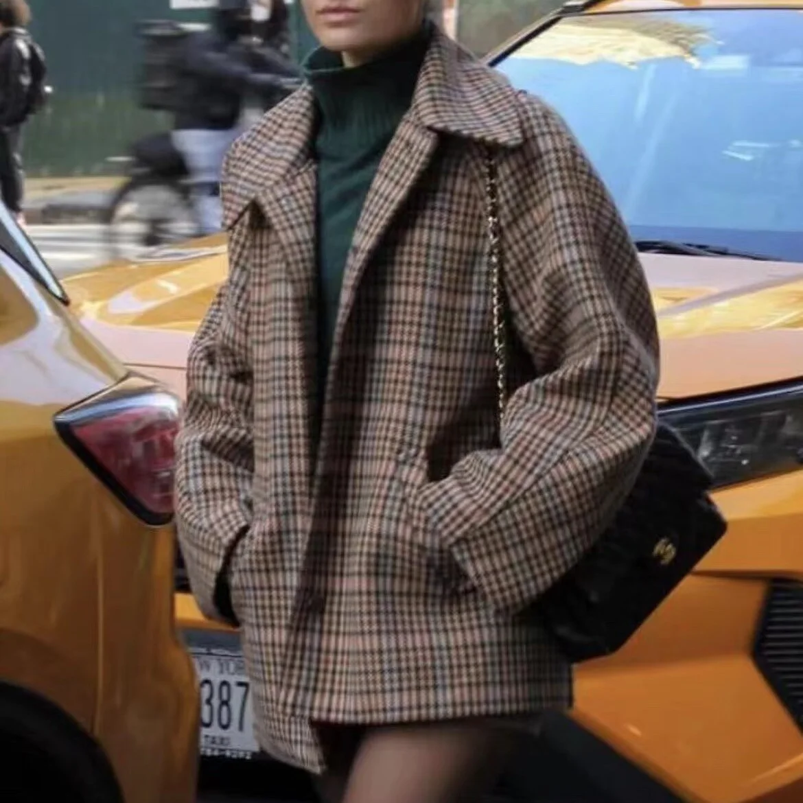 Women's plaid wool coat Single Breasted turn-down collar temperament fashion lady woolen jacket
Women's plaid wool coat Single Breasted turn-down collar temperament fashion lady woolen jacket