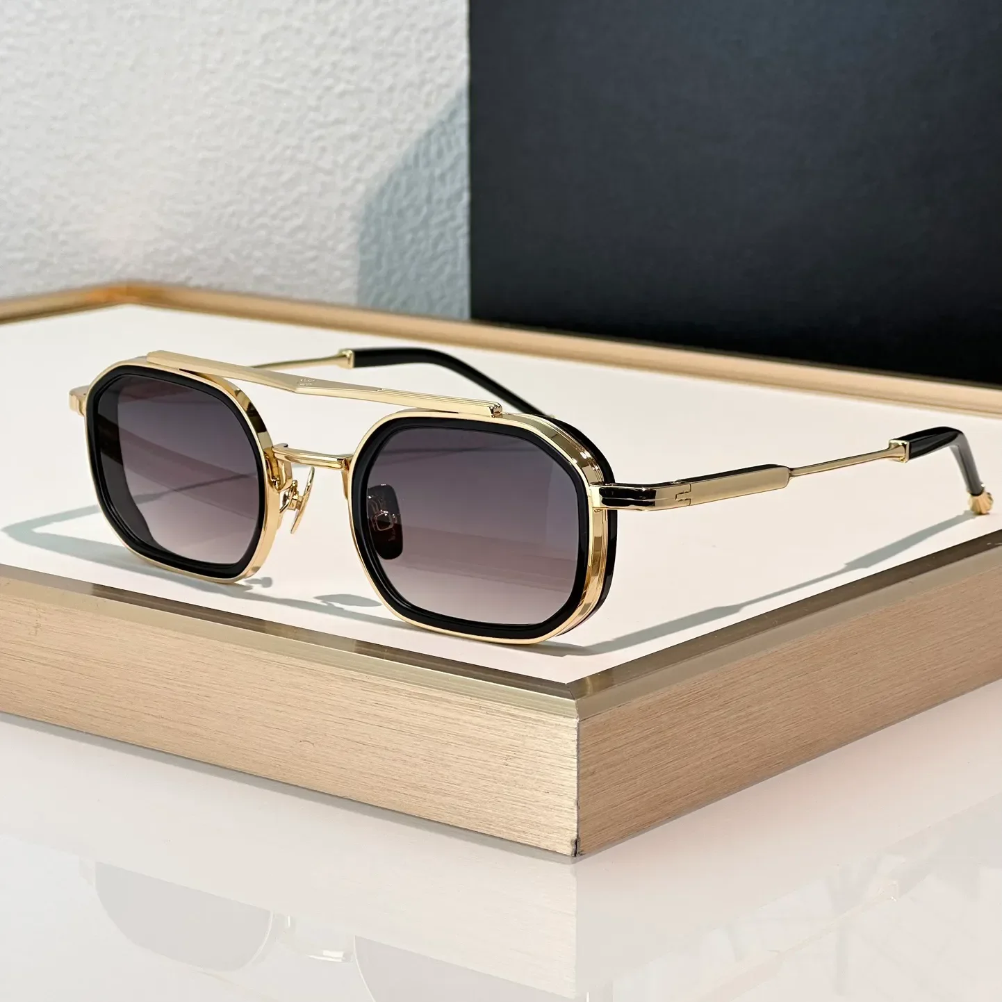 Fashion Sunglasses For Women and Men ANTHONY Style Anti-Ultraviolet Retro Plate Full Frame Special design Glasses Random Box
Fashion Sunglasses For Women and Men ANTHONY Style Anti-Ultraviolet Retro Plate Full Frame Special design Glasses Random Box