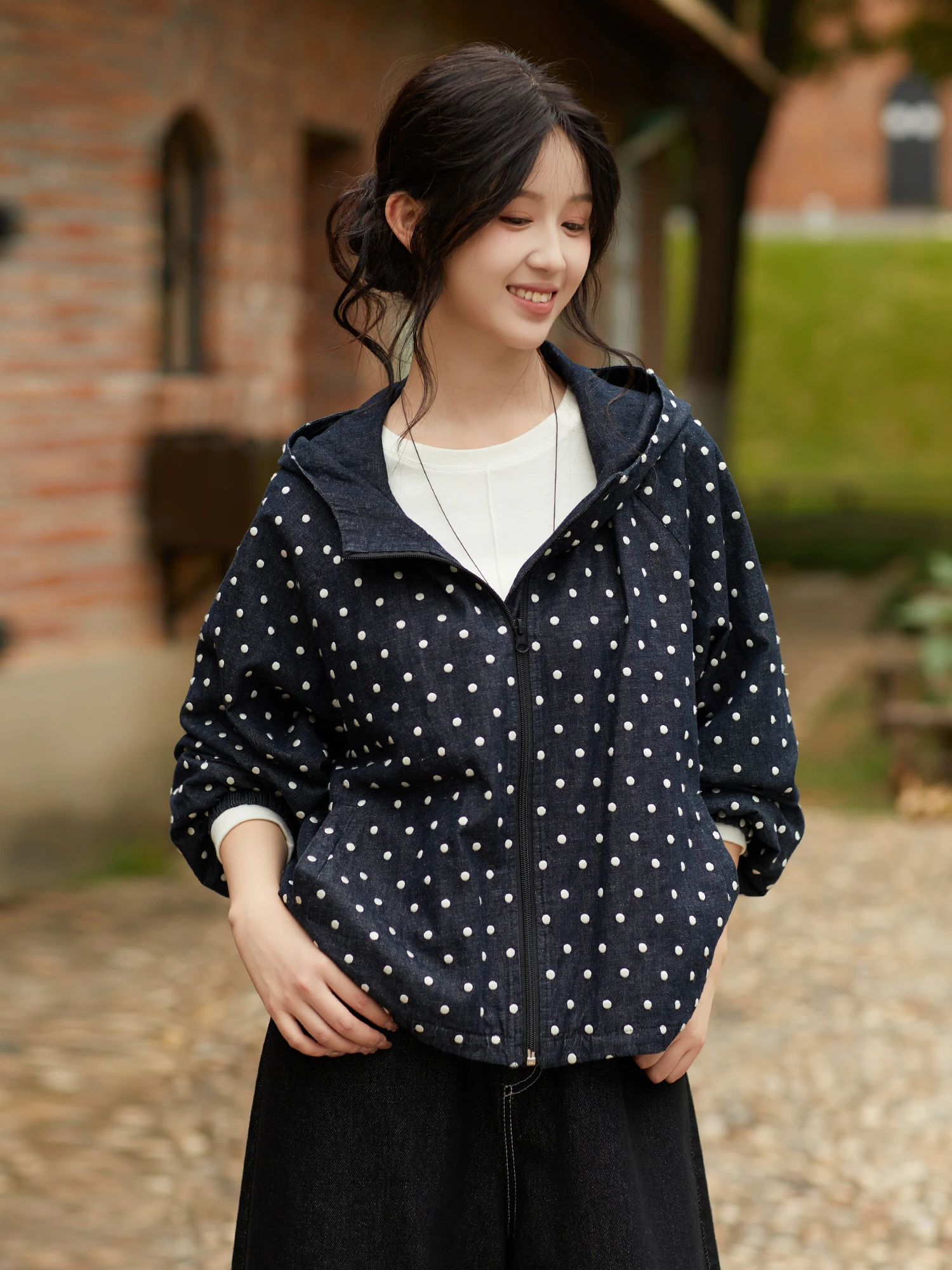 Осенняя женская модная верхняя одежда из хлопковой смеси с вышивкой в горошек, джинсовая куртка с двойным слоем и капюшоном для повседневной носки
Осенняя женская модная верхняя одежда из хлопковой смеси с вышивкой в горошек, джинсовая куртка с двойным слоем и капюшоном для повседневной носки