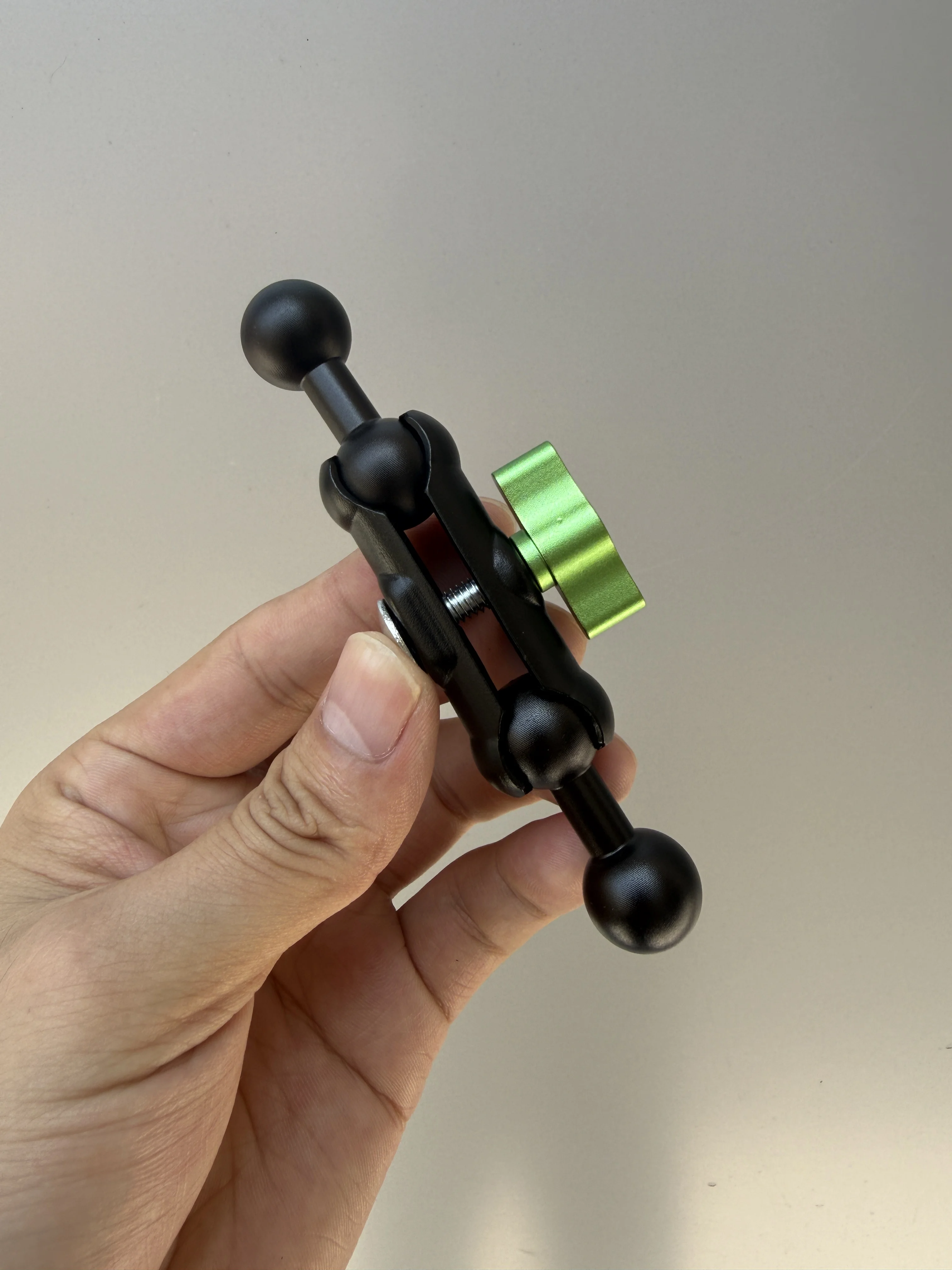 Metal Movable Joint 17mm Ball Head Turn 1/4 Screw Mobile Streaming Bracket Car Air Outlet Replacement Head 360 Degree Rotation
Metal Movable Joint 17mm Ball Head Turn 1/4 Screw Mobile Streaming Bracket Car Air Outlet Replacement Head 360 Degree Rotation