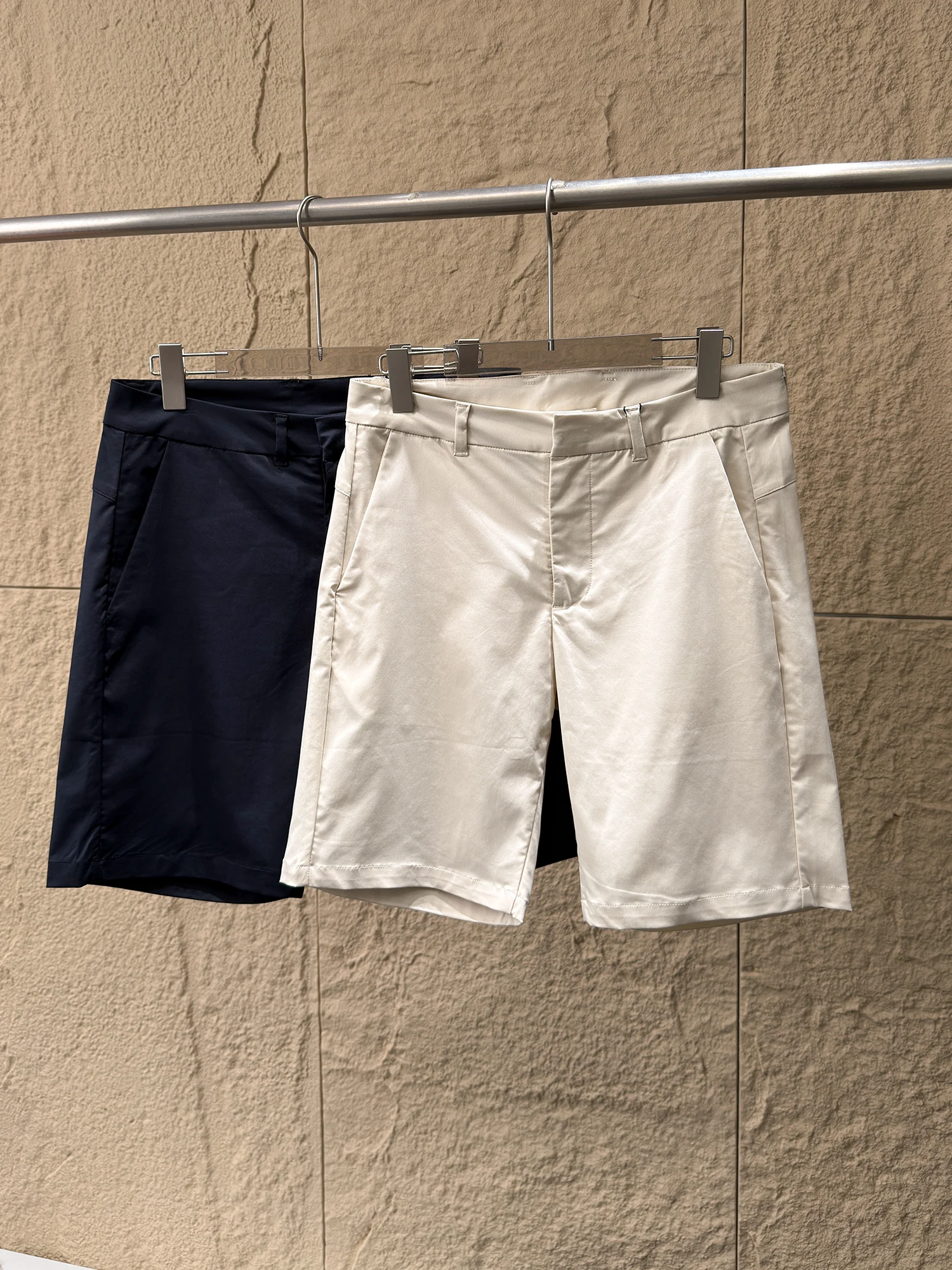 Elegant Casual Men's Summer High-End Sensation Pure Color Versatile Short Pants Silk Cotton Blend Straight Leg Polyester Spandex
Elegant Casual Men's Summer High-End Sensation Pure Color Versatile Short Pants Silk Cotton Blend Straight Leg Polyester Spandex