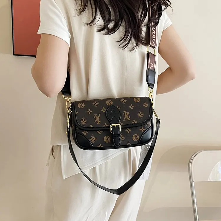 Новая женская маленькая квадратная сумка 2026 года, роскошная регулируемая сумка через плечо, универсальная для повседневного использования
Новая женская маленькая квадратная сумка 2026 года, роскошная регулируемая сумка через плечо, универсальная для повседневного использования
