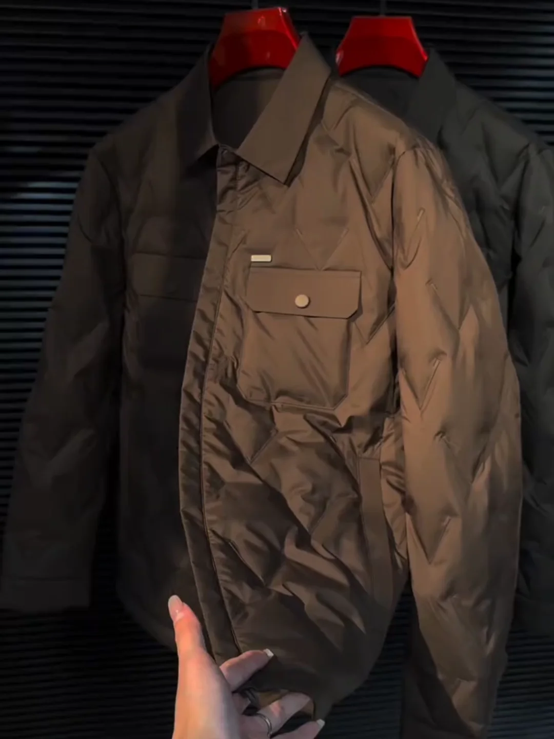 Men's Autumn Winter New Flip Collar down Jaet Coat Simple Luxury Sle Stand Fit Long Sve Youth Faion Daily Wear
Men's Autumn Winter New Flip Collar down Jaet Coat Simple Luxury Sle Stand Fit Long Sve Youth Faion Daily Wear