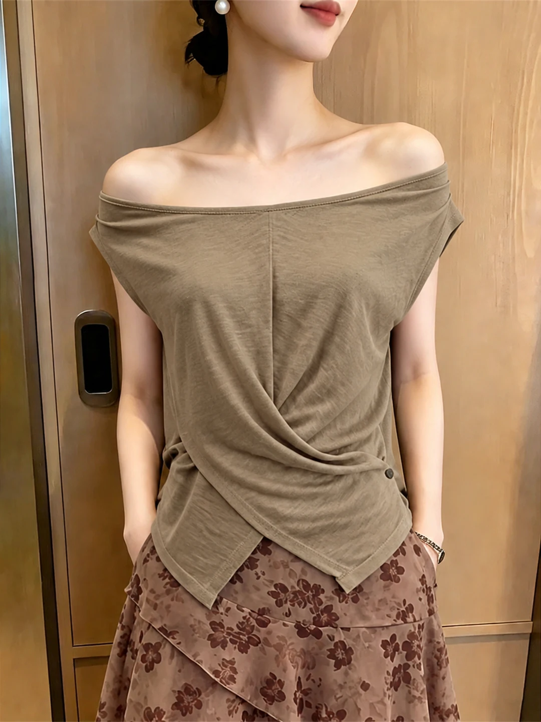 Elegant Shoulder Bared One Shoulder Top Pure Color Women's Fashionable Summer Design Short Sleeve Commute Style Korean Version
Elegant Shoulder Bared One Shoulder Top Pure Color Women's Fashionable Summer Design Short Sleeve Commute Style Korean Version