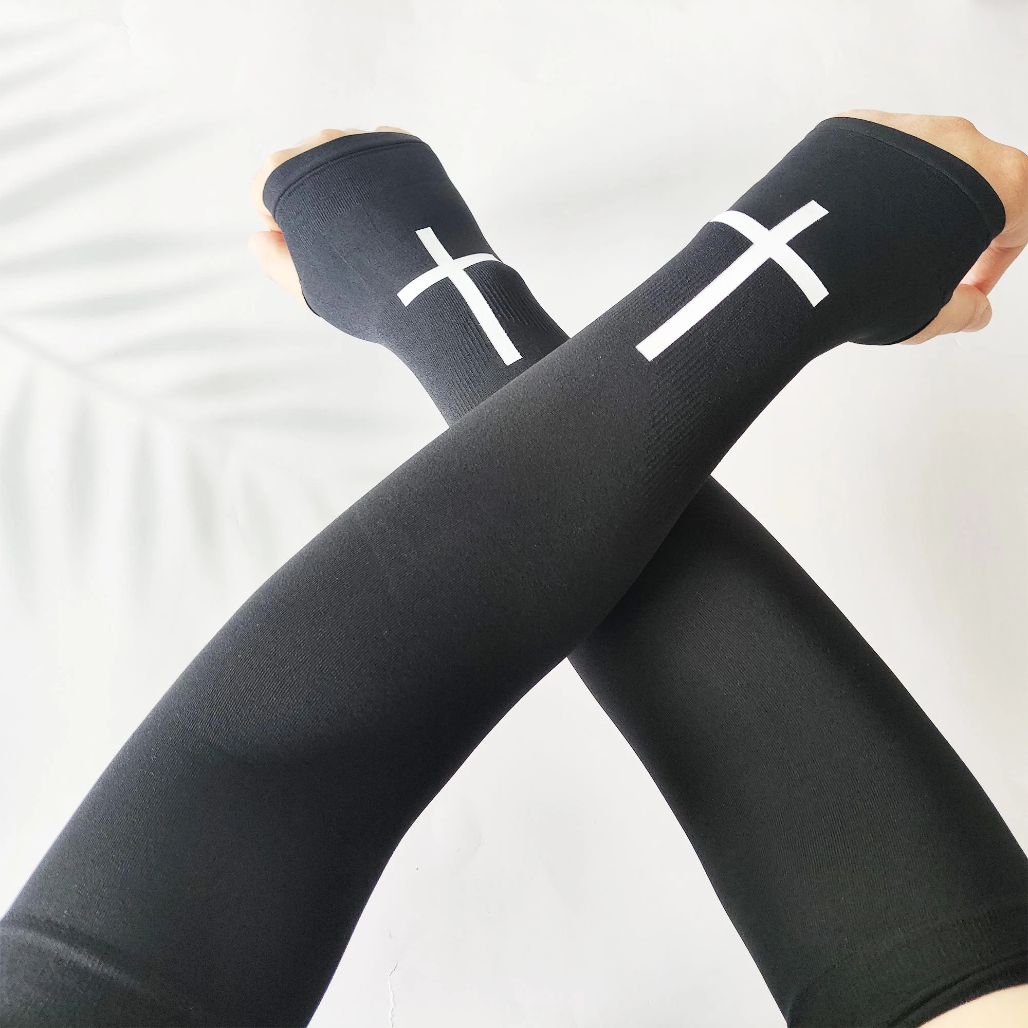 2026 New Summer Y2K Gothic Cross Printed Sleeve Cover Outdoor Arm Protection Versatile Fashion ins Niche Decoration Street Trend
2026 New Summer Y2K Gothic Cross Printed Sleeve Cover Outdoor Arm Protection Versatile Fashion ins Niche Decoration Street Trend